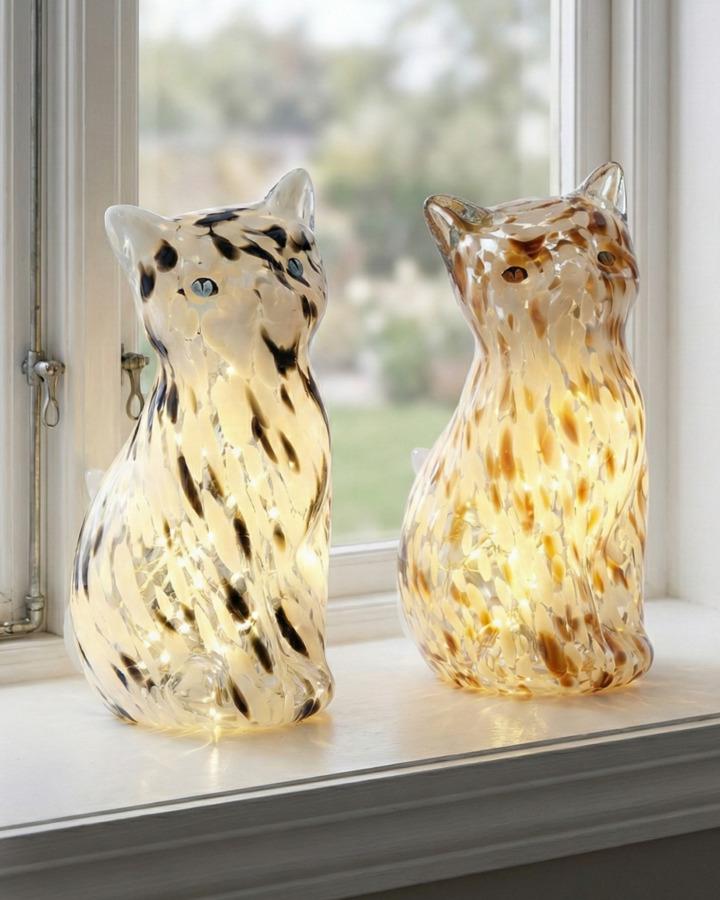 Katteformet bordlampe